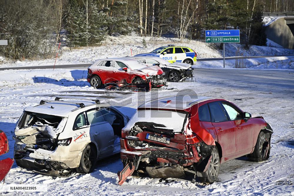 SWEDEN MASS CRASH E18