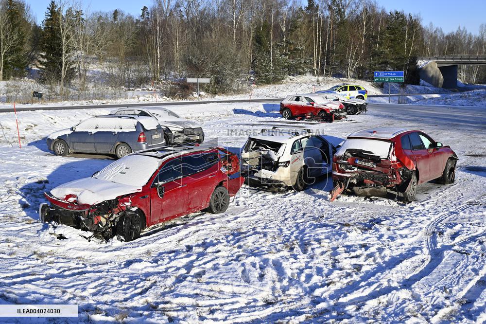 SWEDEN MASS CRASH E18