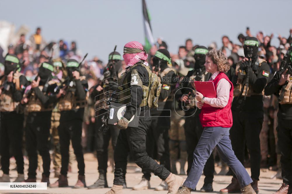 Hamas Transfers Israeli Hostages - Gaza