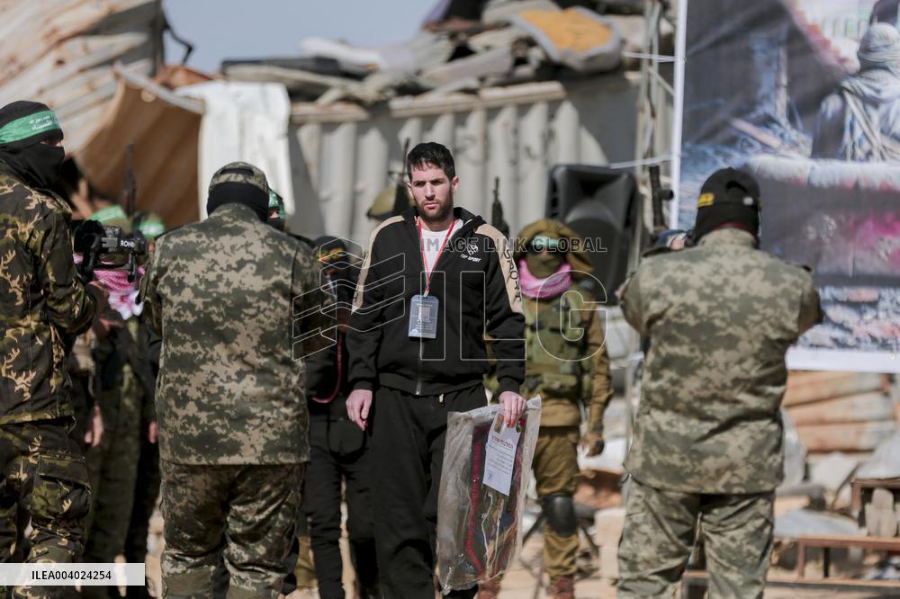 Hamas Transfers Israeli Hostages - Gaza