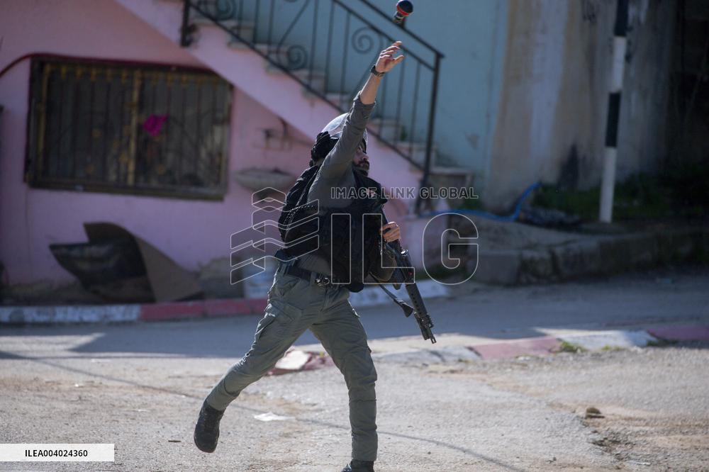 Israel Army Raids Nablus Amid Ongoing West Bank Offensive