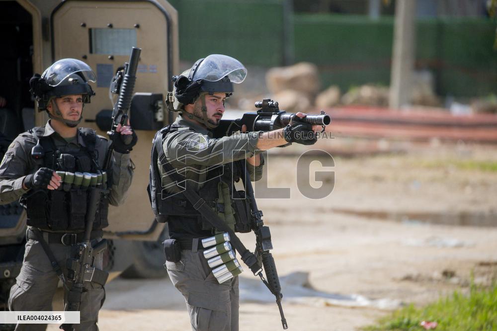 Israel Army Raids Nablus Amid Ongoing West Bank Offensive