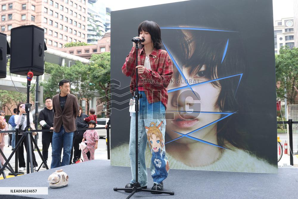 Taiwanese Singer Chih Siou