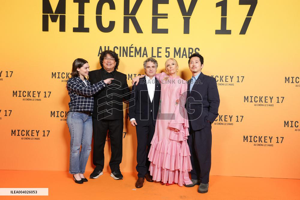 Mickey 17 Premiere - Paris