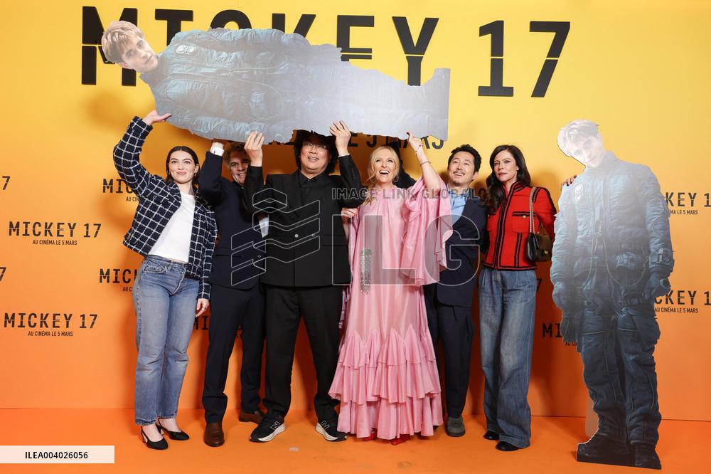 Mickey 17 Premiere - Paris