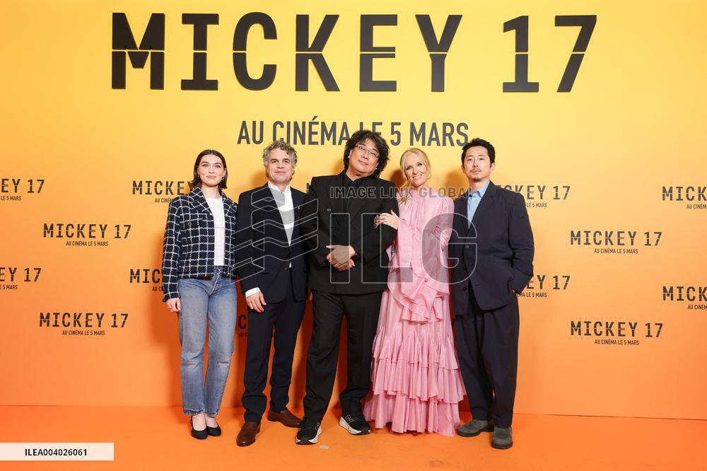 Mickey 17 Premiere - Paris