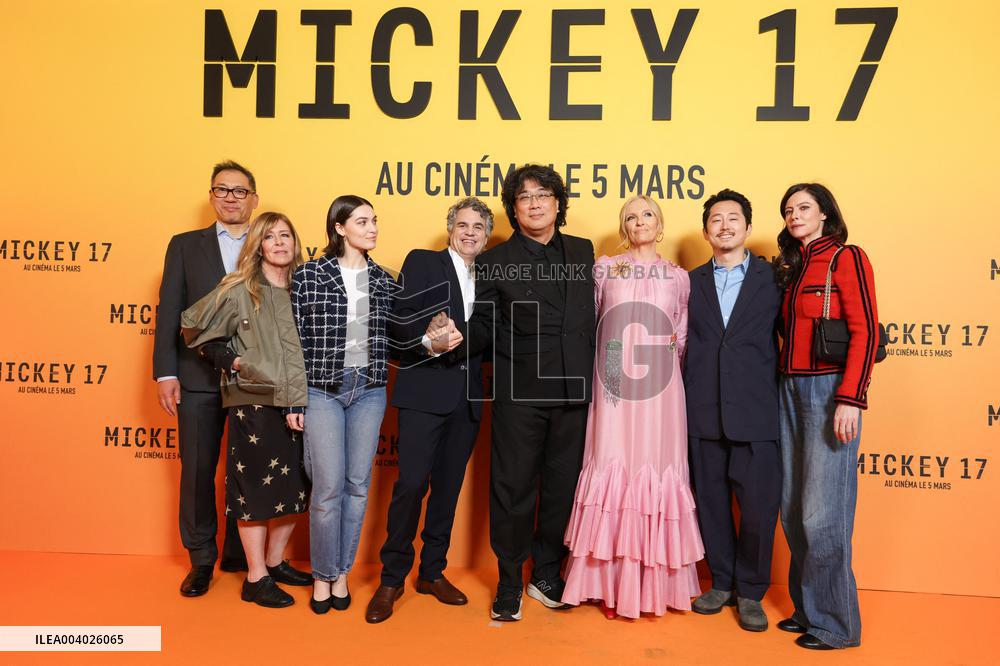 Mickey 17 Premiere - Paris