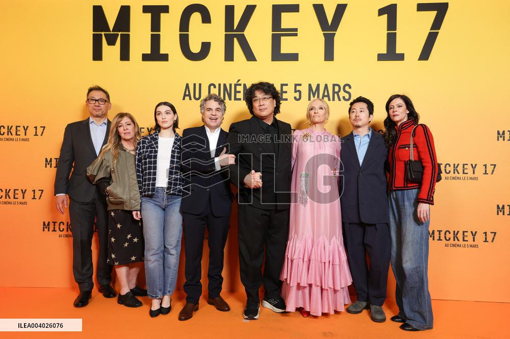 Mickey 17 Premiere - Paris