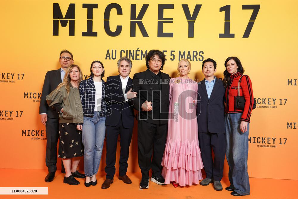 Mickey 17 Premiere - Paris