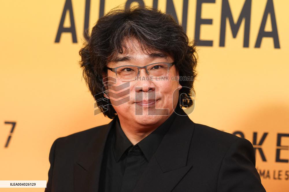 Mickey 17 Premiere - Paris