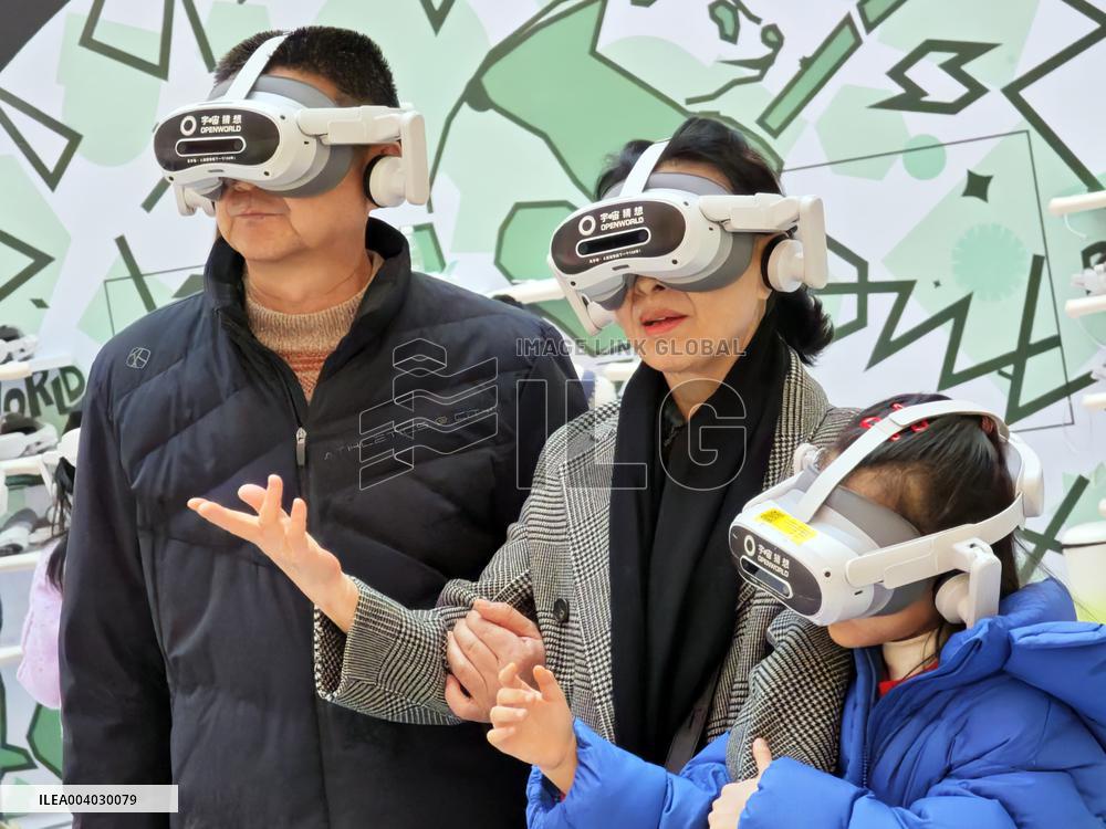 Global XR Device Shipments Decline in 2024