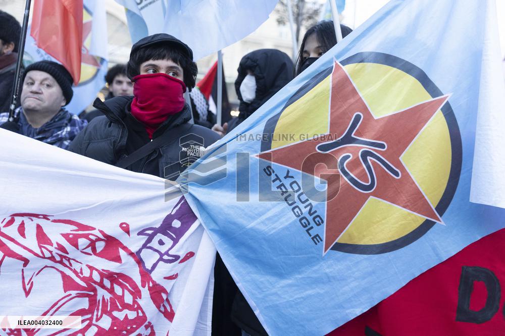 Kurdish People Demonstrate To Protest Over Far-Right Attack - Paris