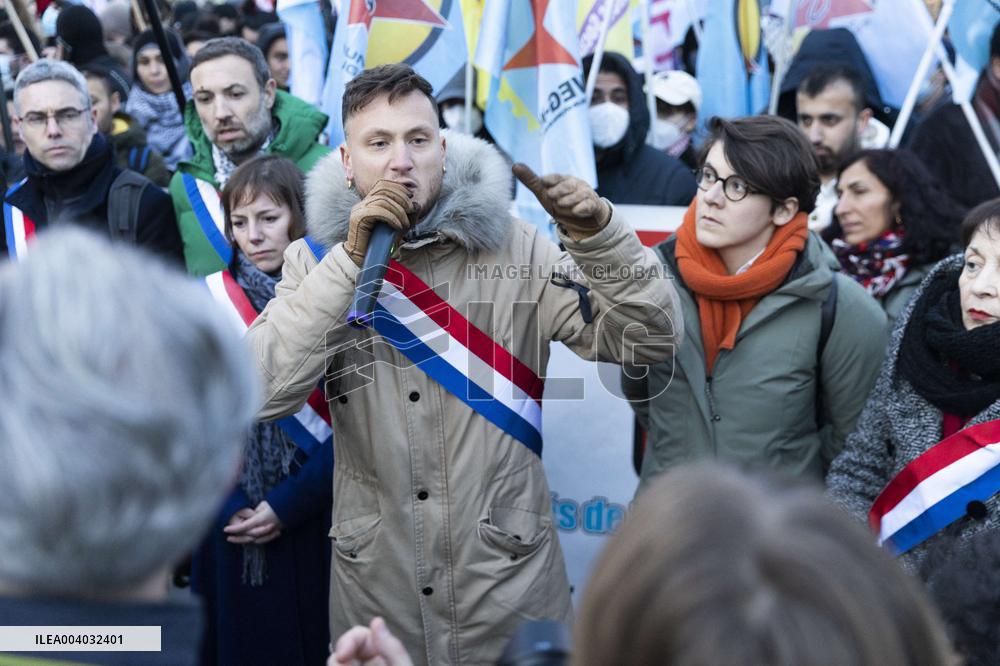 Kurdish People Demonstrate To Protest Over Far-Right Attack - Paris