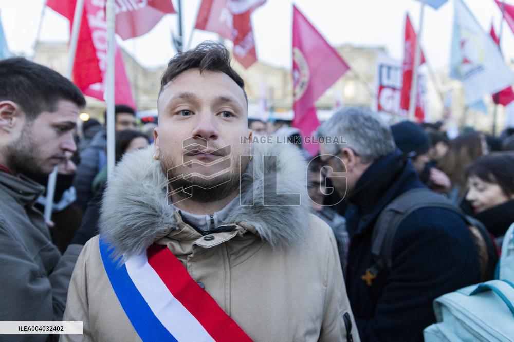 Kurdish People Demonstrate To Protest Over Far-Right Attack - Paris