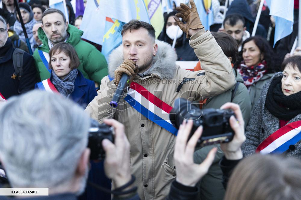 Kurdish People Demonstrate To Protest Over Far-Right Attack - Paris