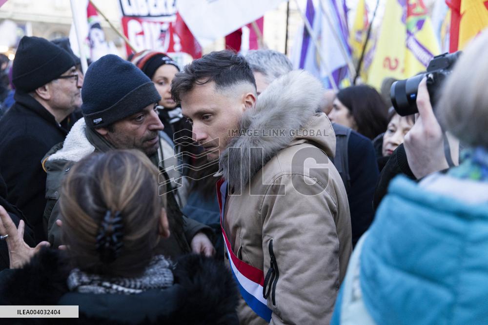 Kurdish People Demonstrate To Protest Over Far-Right Attack - Paris