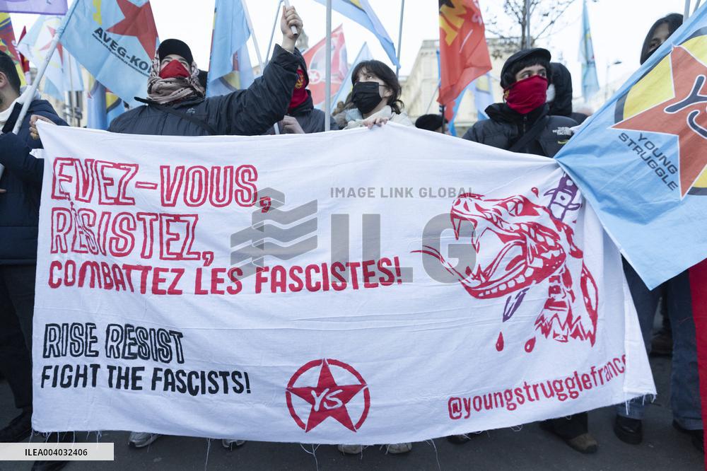 Kurdish People Demonstrate To Protest Over Far-Right Attack - Paris