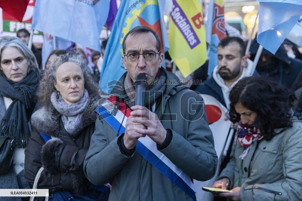 Kurdish People Demonstrate To Protest Over Far-Right Attack - Paris
