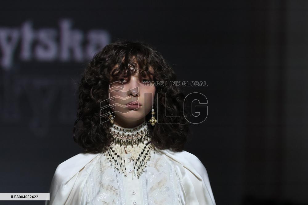 Khrystyna Rachytska presents new collection at UFW in Kyiv