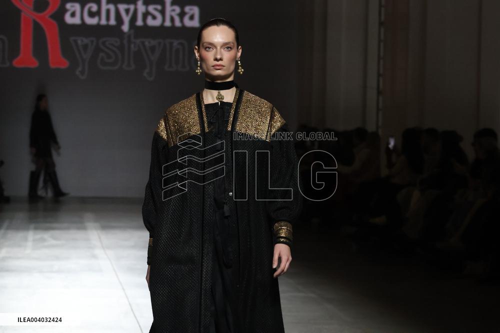 Khrystyna Rachytska presents new collection at UFW in Kyiv