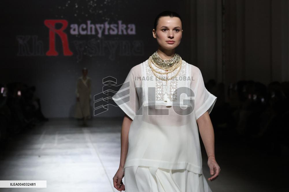 Khrystyna Rachytska presents new collection at UFW in Kyiv