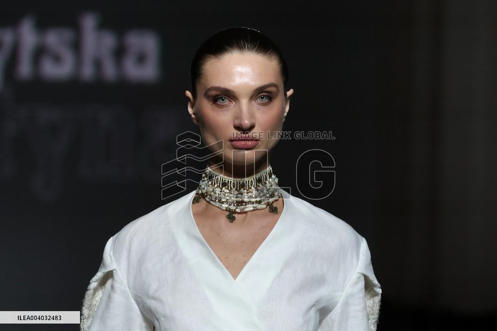 Khrystyna Rachytska presents new collection at UFW in Kyiv