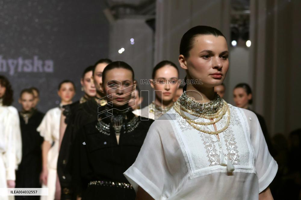 Khrystyna Rachytska presents new collection at UFW in Kyiv