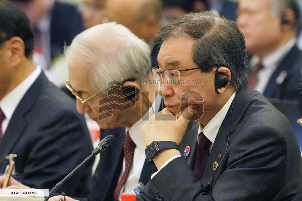 Japan's economic federation chairman in Beijing