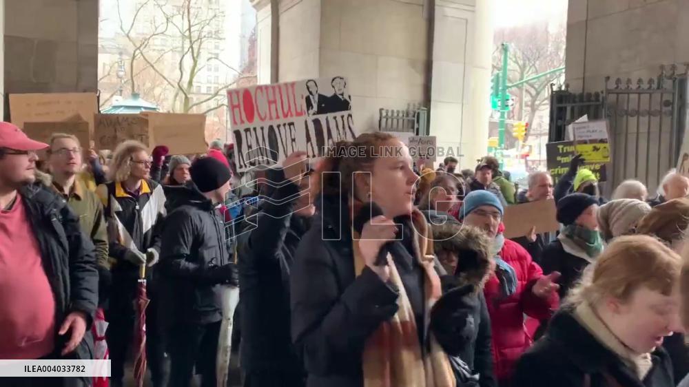 US: New Yorkers Demand Governor Hochul Remove Mayor Eric Adams 2