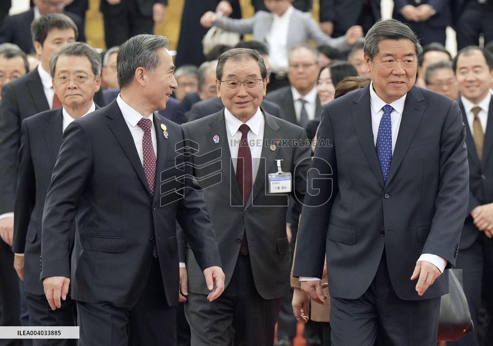 Keidanren chairman in Beijing