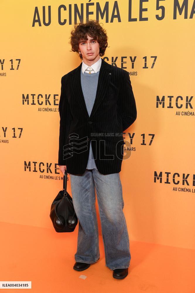 Mickey 17 Premiere - Paris