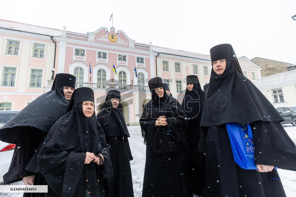 Kuremäe Convent nuns deliver petition to Riigikogu