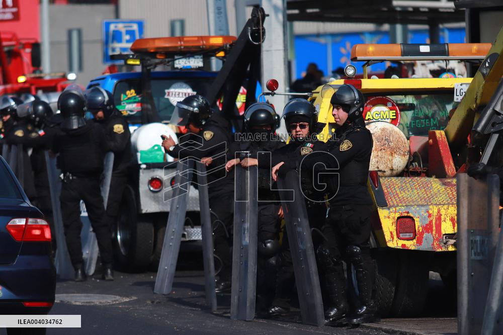 Riot Police Stop The Crane Drivers Demonstration - Mexico