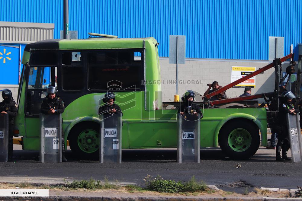 Riot Police Stop The Crane Drivers Demonstration - Mexico