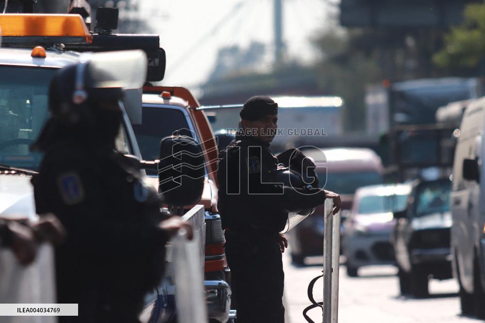 Riot Police Stop The Crane Drivers Demonstration - Mexico