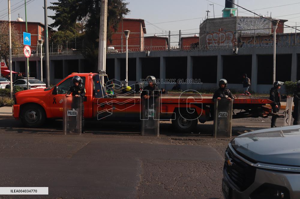 Riot Police Stop The Crane Drivers Demonstration - Mexico