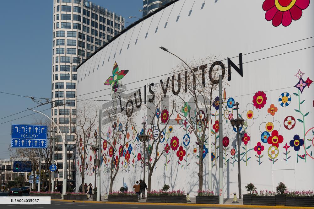 Giant LV AD in Shanghai