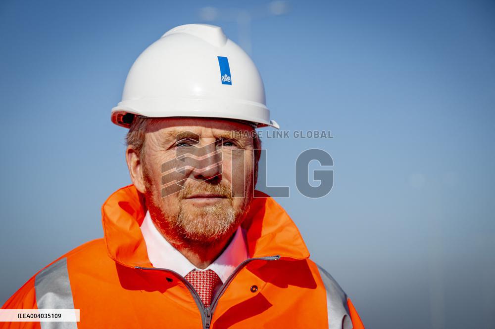King Willem-Alexander visits the renovation of A16 - Rotterdam