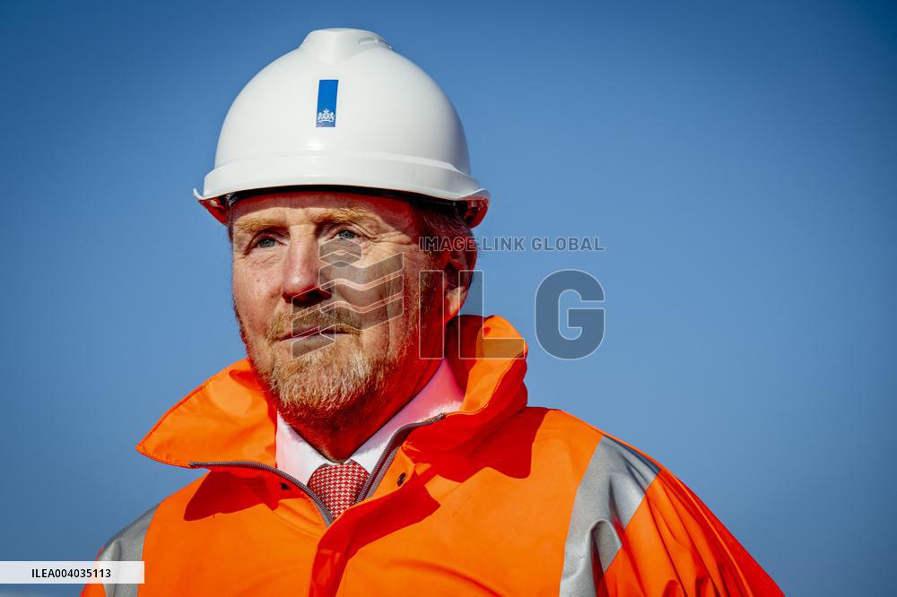 King Willem-Alexander visits the renovation of A16 - Rotterdam