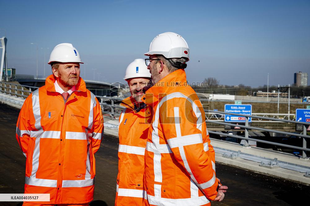 King Willem-Alexander visits the renovation of A16 - Rotterdam