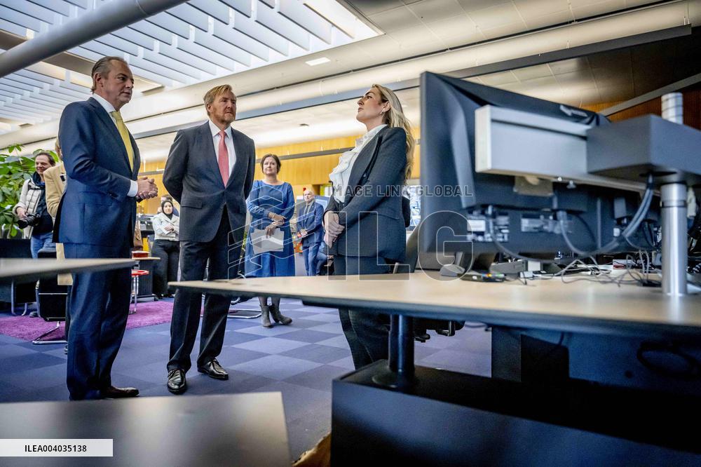King Willem-Alexander visits the renovation of A16 - Rotterdam