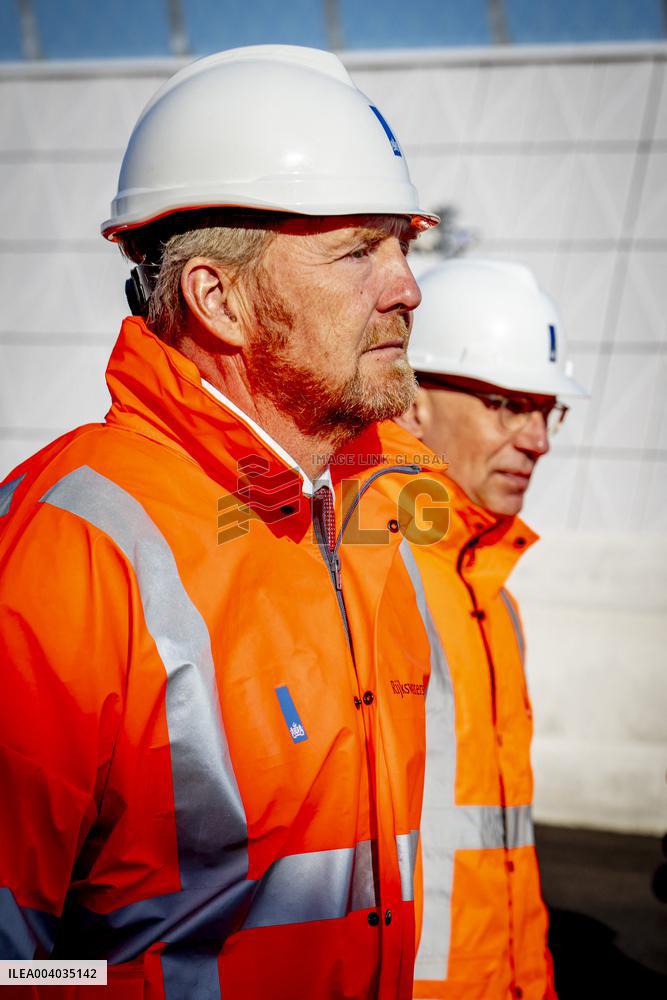 King Willem-Alexander visits the renovation of A16 - Rotterdam