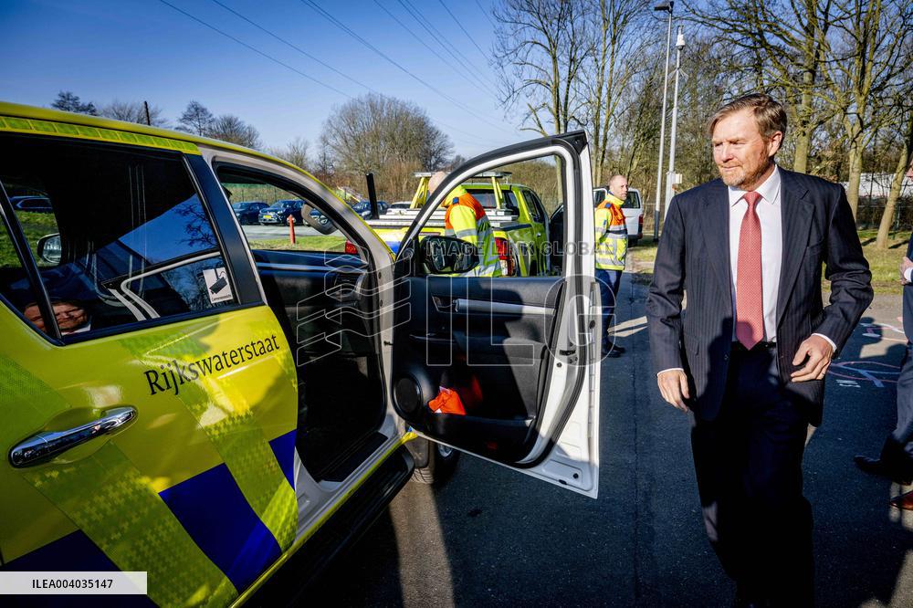 King Willem-Alexander visits the renovation of A16 - Rotterdam