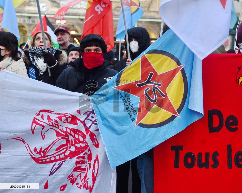 Kurdish People Demonstrate To Protest Over Far-Right Attack - Paris