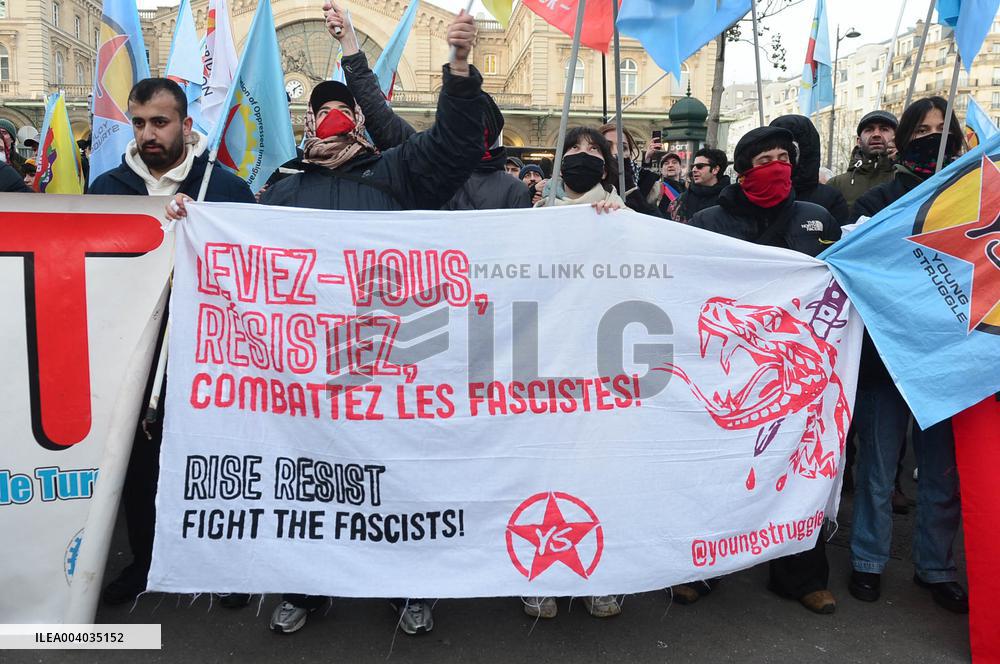 Kurdish People Demonstrate To Protest Over Far-Right Attack - Paris