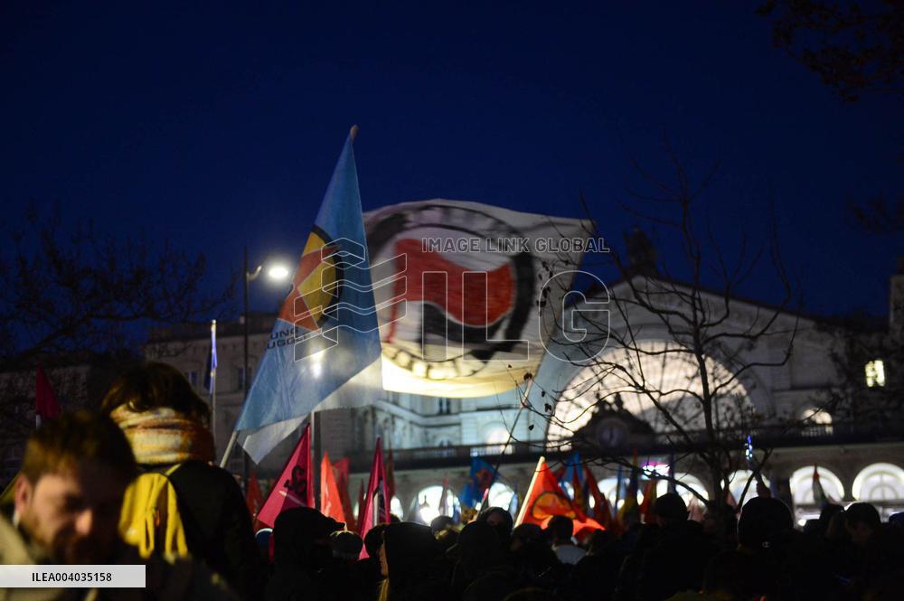 Kurdish People Demonstrate To Protest Over Far-Right Attack - Paris