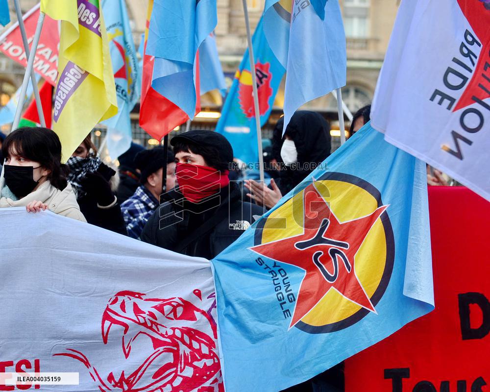 Kurdish People Demonstrate To Protest Over Far-Right Attack - Paris