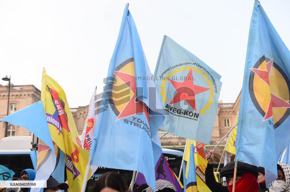 Kurdish People Demonstrate To Protest Over Far-Right Attack - Paris