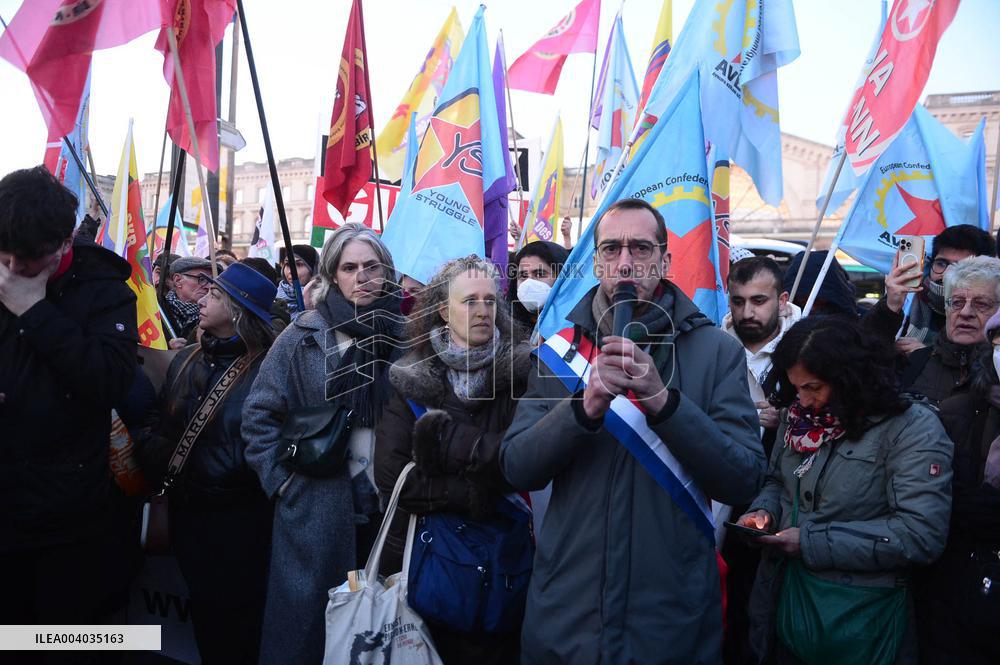 Kurdish People Demonstrate To Protest Over Far-Right Attack - Paris