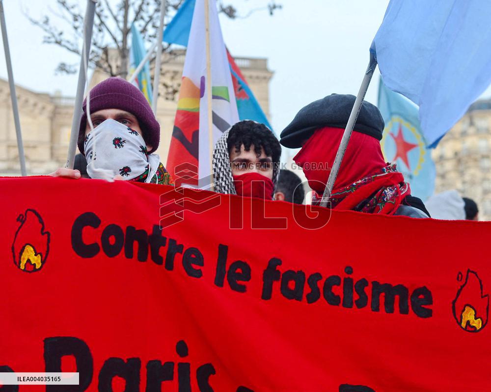 Kurdish People Demonstrate To Protest Over Far-Right Attack - Paris
